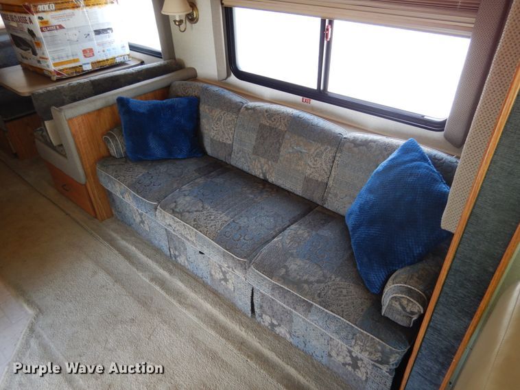 image for item IL9488 2004 Fleetwood Bounder  RV