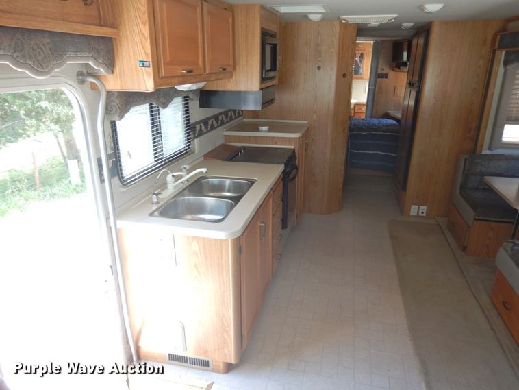 image for item IL9488 2004 Fleetwood Bounder  RV