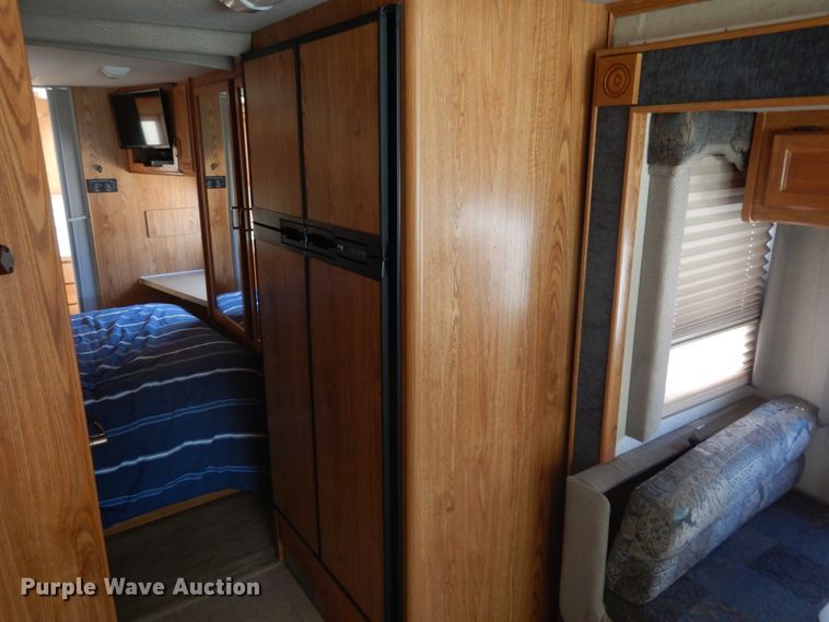 image for item IL9488 2004 Fleetwood Bounder  RV