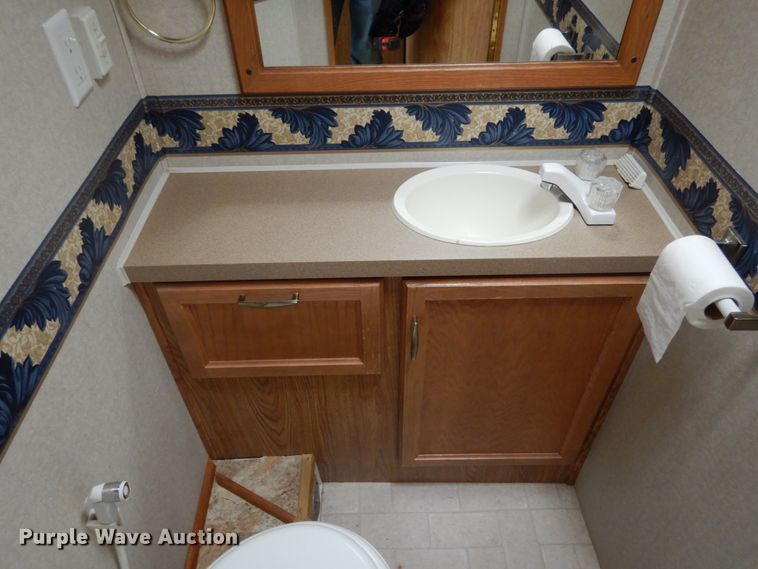 image for item IL9488 2004 Fleetwood Bounder  RV