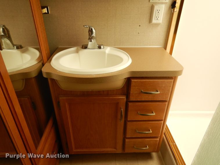 image for item IL9488 2004 Fleetwood Bounder  RV