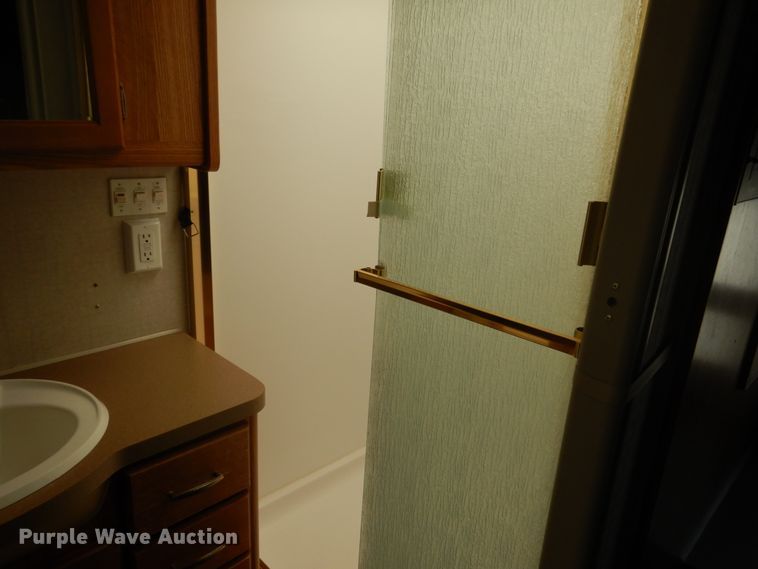 image for item IL9488 2004 Fleetwood Bounder  RV