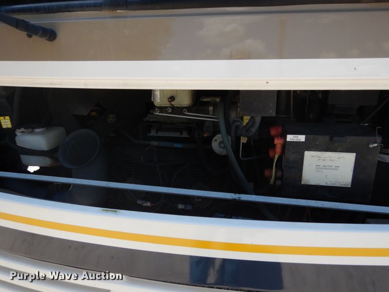 image for item IL9488 2004 Fleetwood Bounder  RV