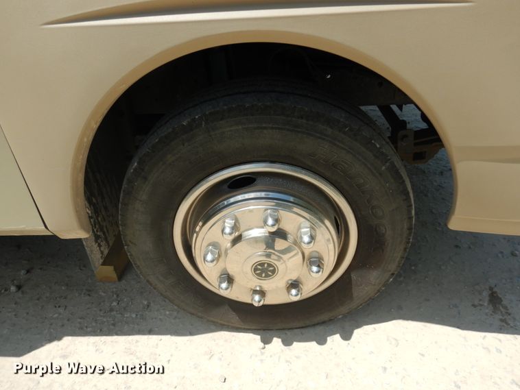 image for item IL9488 2004 Fleetwood Bounder  RV