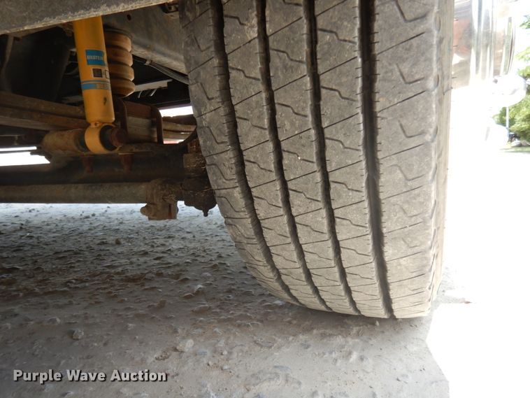 image for item IL9488 2004 Fleetwood Bounder  RV