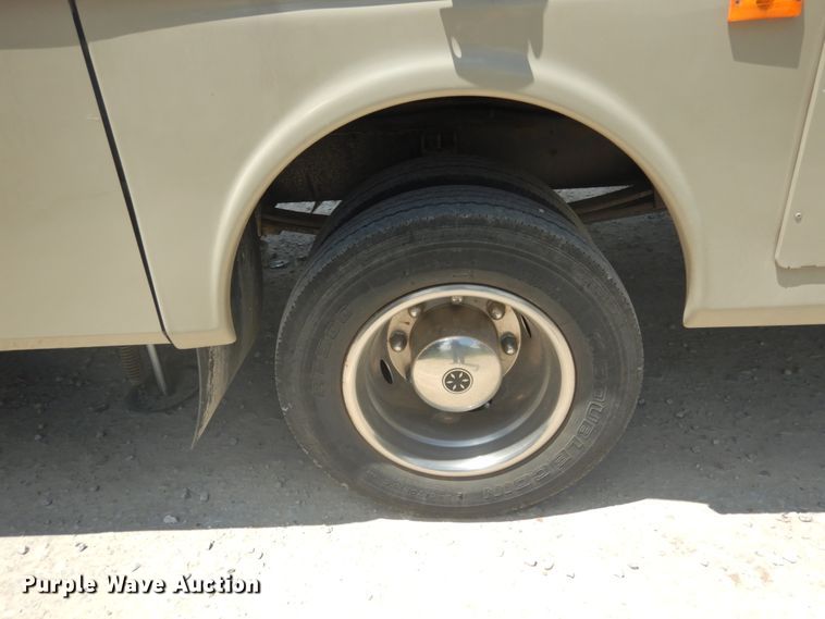 image for item IL9488 2004 Fleetwood Bounder  RV