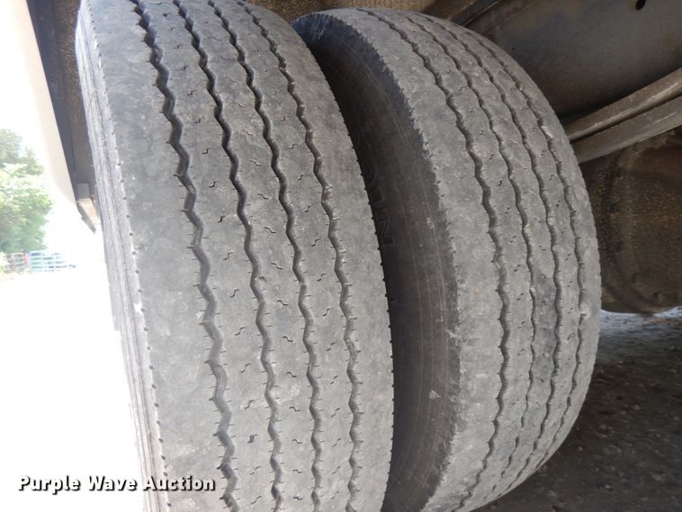 image for item IL9488 2004 Fleetwood Bounder  RV