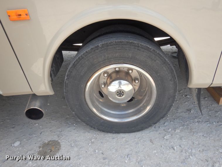 image for item IL9488 2004 Fleetwood Bounder  RV