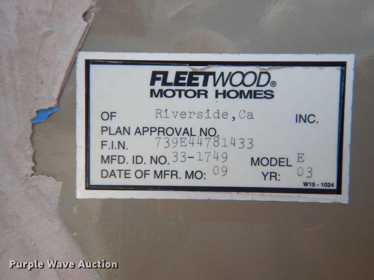 image for item IL9488 2004 Fleetwood Bounder  RV