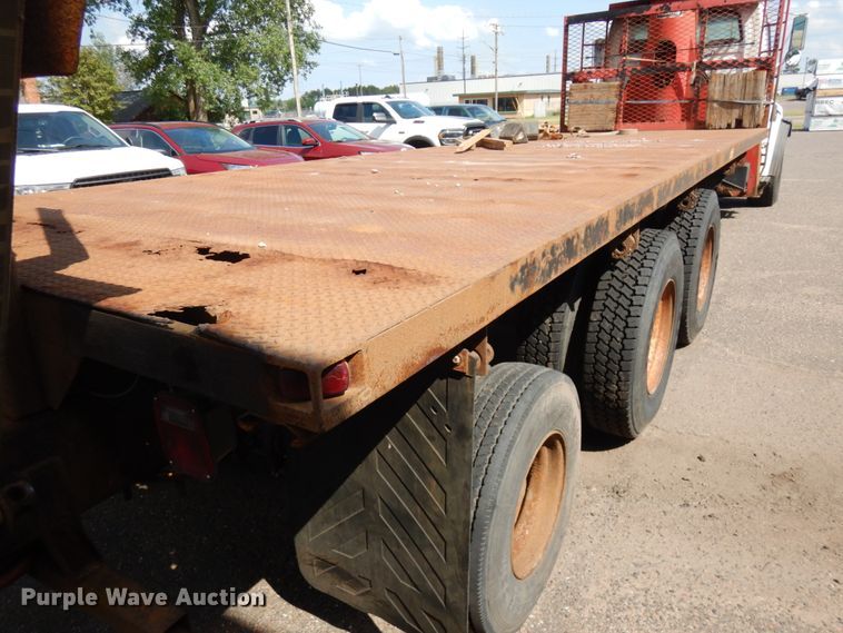 image for item IL9774 2000 Sterling LT9500  crane truck