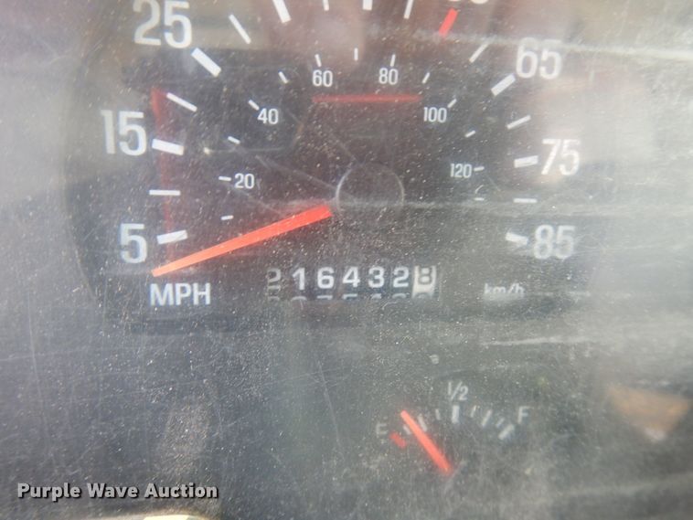 image for item IL9774 2000 Sterling LT9500  crane truck