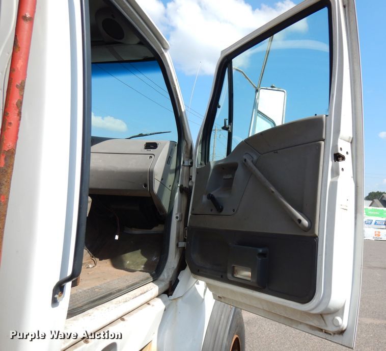 image for item IL9774 2000 Sterling LT9500  crane truck