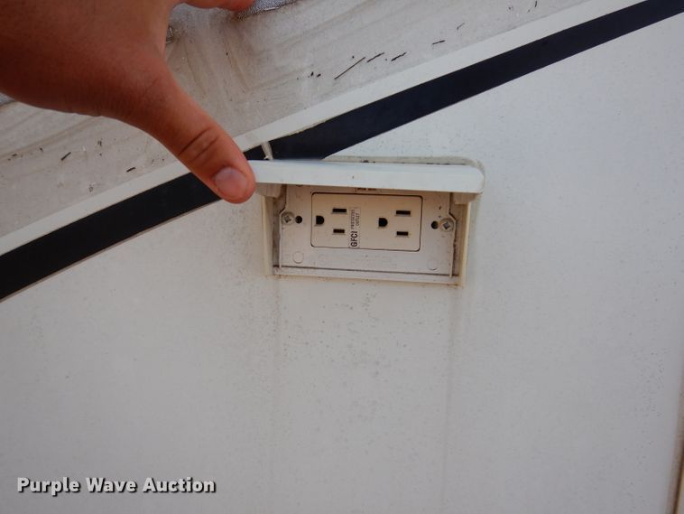 image for item IQ9603 2008 Keystone Montana  camper