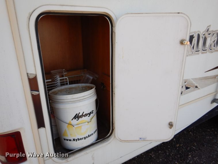 image for item IQ9603 2008 Keystone Montana  camper