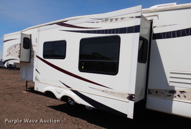 image for item IQ9603 2008 Keystone Montana  camper