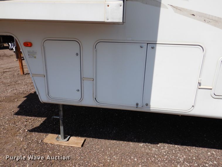 image for item IQ9603 2008 Keystone Montana  camper