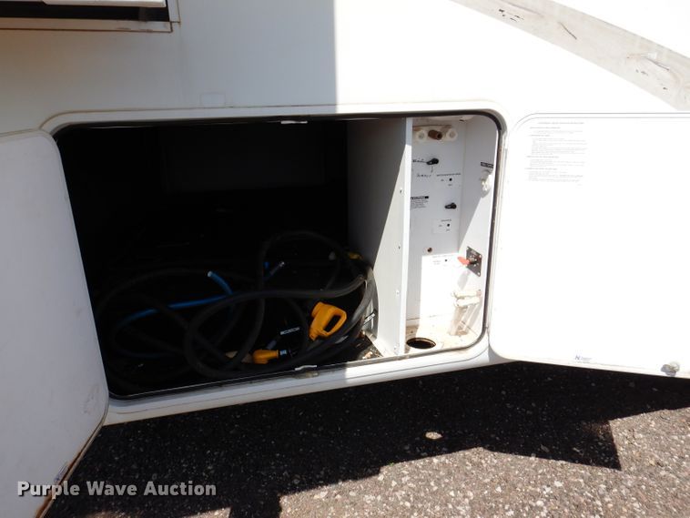 image for item IQ9603 2008 Keystone Montana  camper