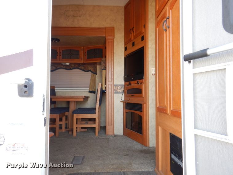 image for item IQ9603 2008 Keystone Montana  camper