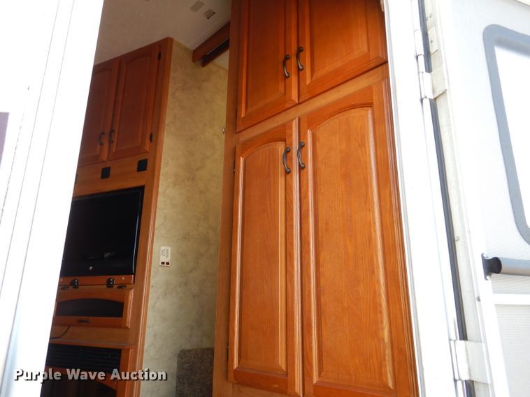 image for item IQ9603 2008 Keystone Montana  camper