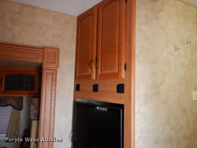 image for item IQ9603 2008 Keystone Montana  camper