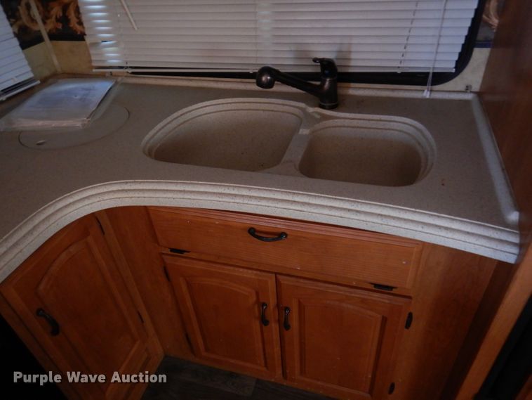 image for item IQ9603 2008 Keystone Montana  camper