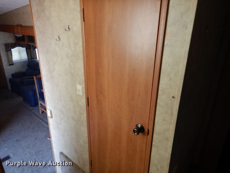 image for item IQ9603 2008 Keystone Montana  camper