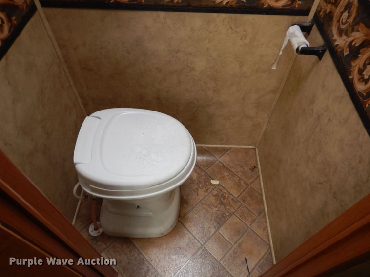 image for item IQ9603 2008 Keystone Montana  camper