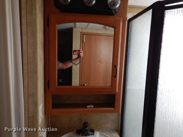 image for item IQ9603 2008 Keystone Montana  camper