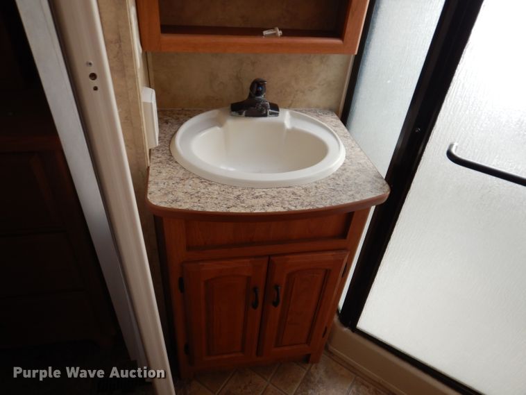 image for item IQ9603 2008 Keystone Montana  camper