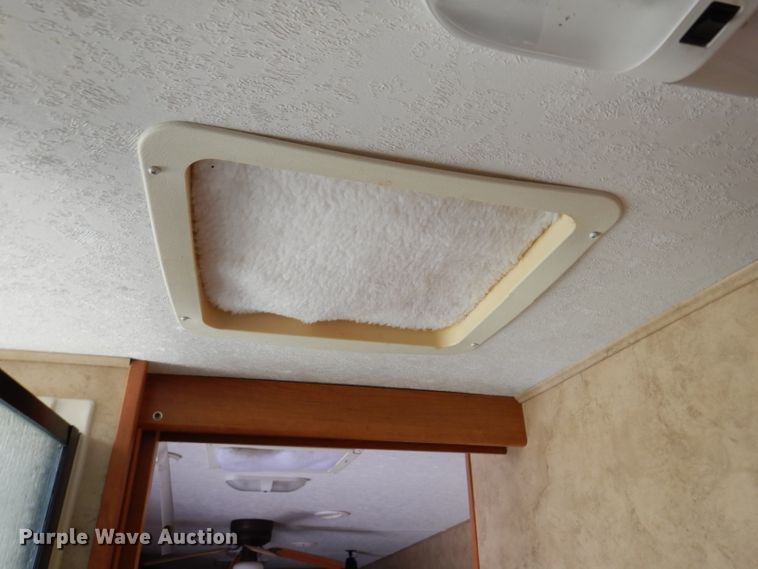 image for item IQ9603 2008 Keystone Montana  camper