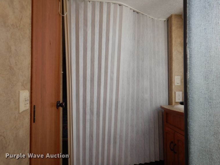 image for item IQ9603 2008 Keystone Montana  camper