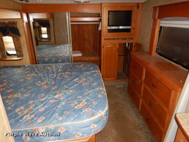 image for item IQ9603 2008 Keystone Montana  camper