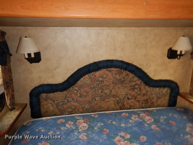 image for item IQ9603 2008 Keystone Montana  camper