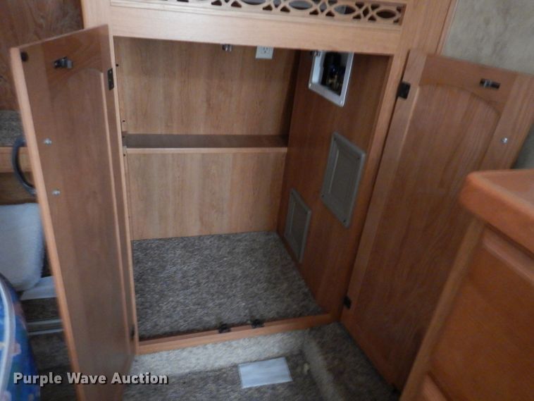 image for item IQ9603 2008 Keystone Montana  camper