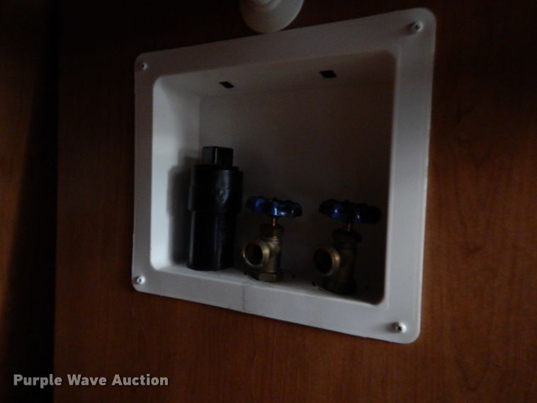 image for item IQ9603 2008 Keystone Montana  camper