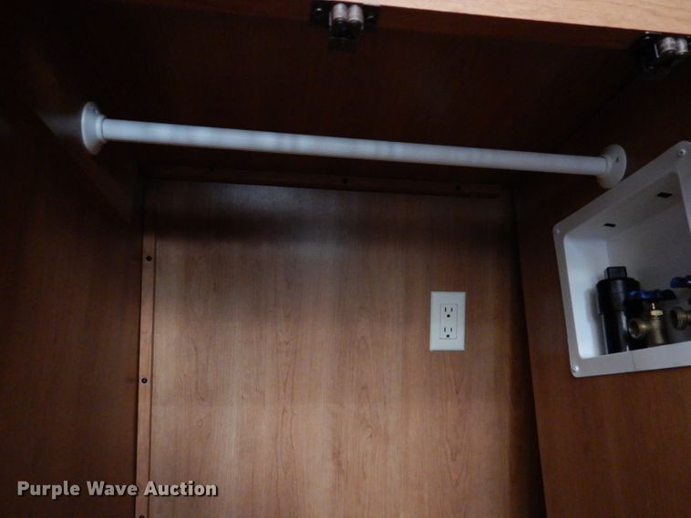 image for item IQ9603 2008 Keystone Montana  camper