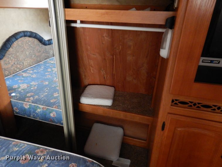 image for item IQ9603 2008 Keystone Montana  camper