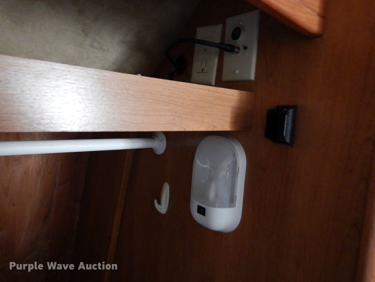 image for item IQ9603 2008 Keystone Montana  camper