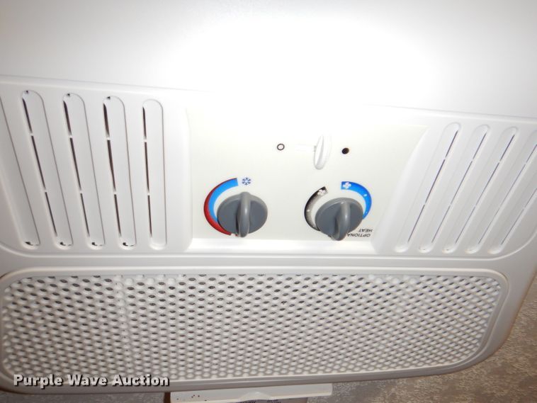 image for item IQ9603 2008 Keystone Montana  camper