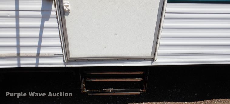 image for item IQ9604 2001 Timberland  camper