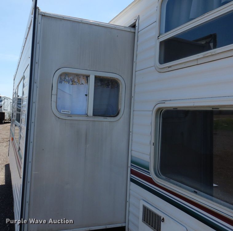 image for item IQ9604 2001 Timberland  camper