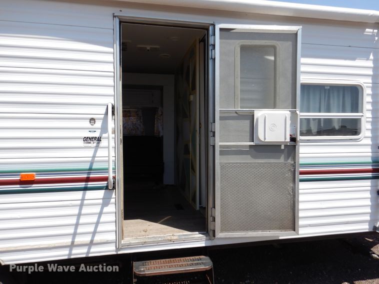 image for item IQ9604 2001 Timberland  camper