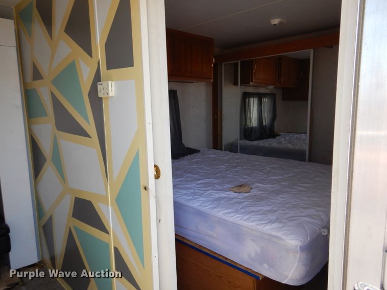 image for item IQ9604 2001 Timberland  camper