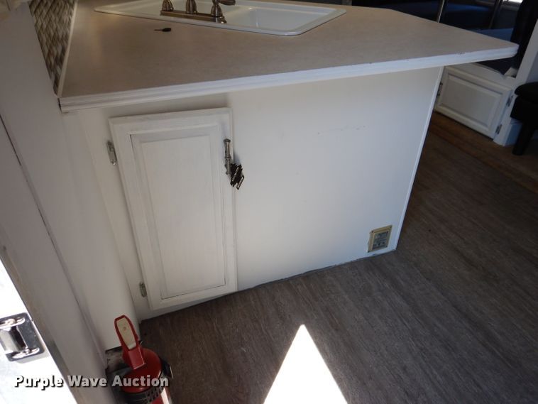 image for item IQ9604 2001 Timberland  camper