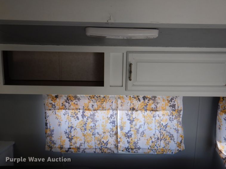 image for item IQ9604 2001 Timberland  camper