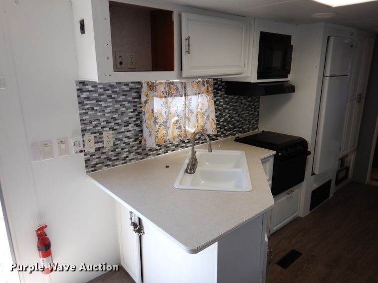 image for item IQ9604 2001 Timberland  camper