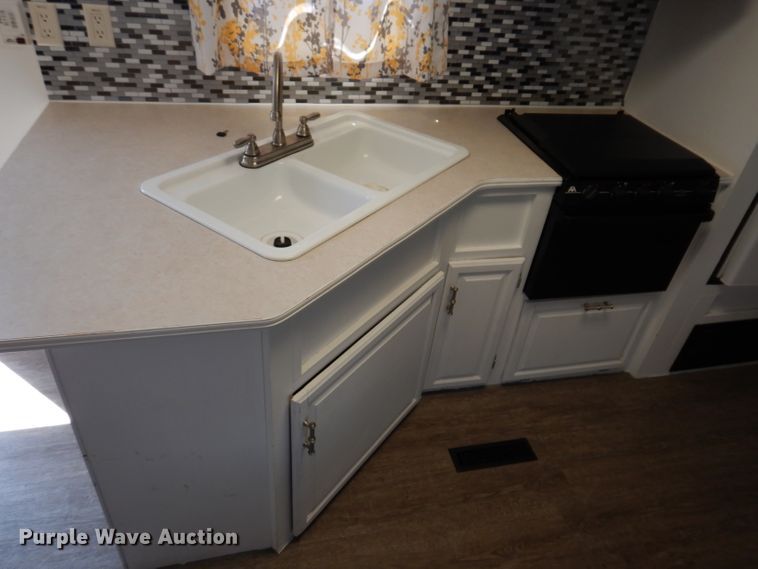 image for item IQ9604 2001 Timberland  camper