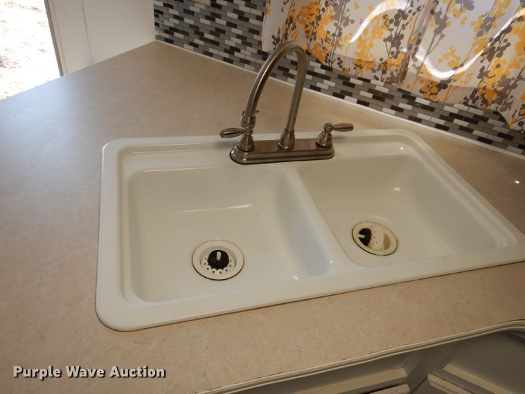 image for item IQ9604 2001 Timberland  camper