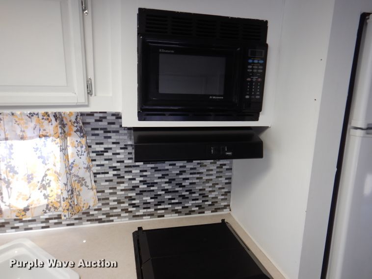 image for item IQ9604 2001 Timberland  camper