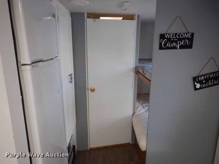 image for item IQ9604 2001 Timberland  camper